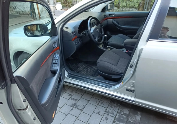 Toyota Avensis cena 10000 przebieg: 343864, rok produkcji 2004 z Pilawa małe 154